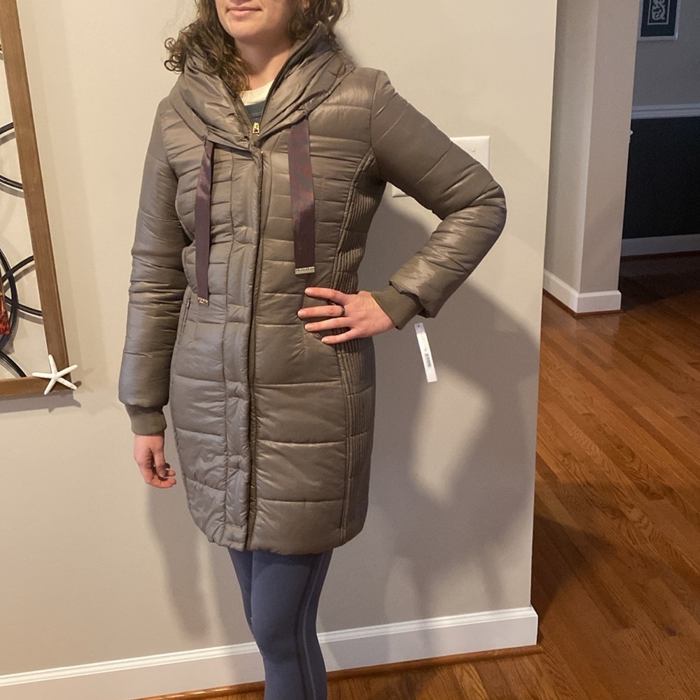 T Tahari Quilted mink colored Puffer coat small with packable bag